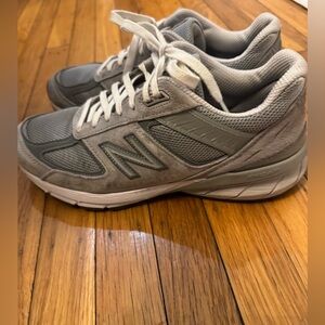 New Balance Men’s Classics 990 V5